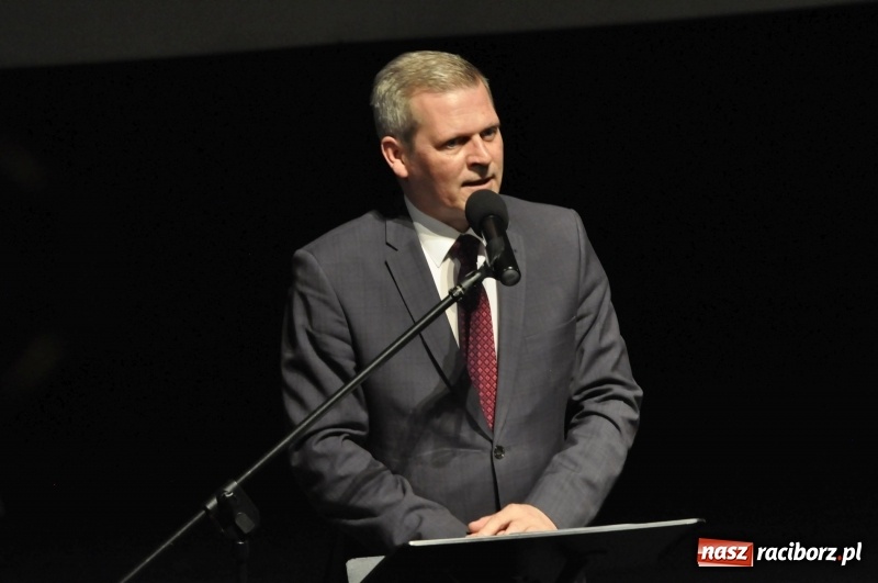 Zdjęcie w galerii na portalu naszraciborz.pl: Wyjątkowa okazja, żeby przez chwilę pamiętać... - Notatka Szymborskiej żegnała absolwentów CKZiU nr 1  wiadomości z regionu