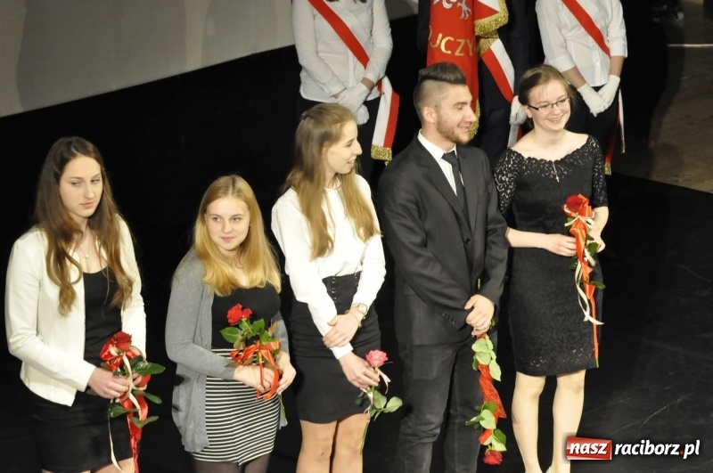 Zdjęcie w galerii na portalu naszraciborz.pl: Wyjątkowa okazja, żeby przez chwilę pamiętać... - Notatka Szymborskiej żegnała absolwentów CKZiU nr 1  wiadomości z regionu