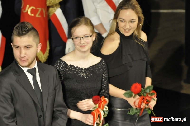 Zdjęcie w galerii na portalu naszraciborz.pl: Wyjątkowa okazja, żeby przez chwilę pamiętać... - Notatka Szymborskiej żegnała absolwentów CKZiU nr 1  wiadomości z regionu