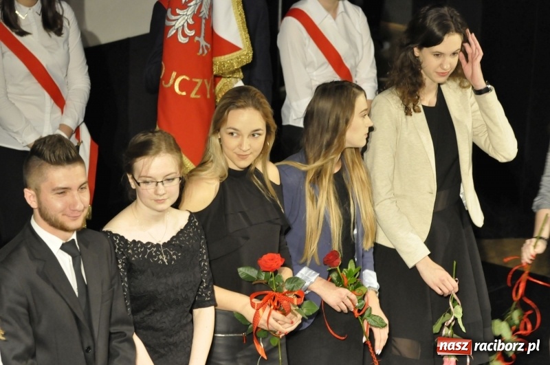 Zdjęcie w galerii na portalu naszraciborz.pl: Wyjątkowa okazja, żeby przez chwilę pamiętać... - Notatka Szymborskiej żegnała absolwentów CKZiU nr 1  wiadomości z regionu