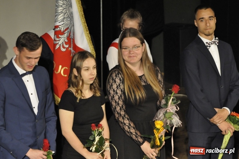 Zdjęcie w galerii na portalu naszraciborz.pl: Wyjątkowa okazja, żeby przez chwilę pamiętać... - Notatka Szymborskiej żegnała absolwentów CKZiU nr 1  wiadomości z regionu