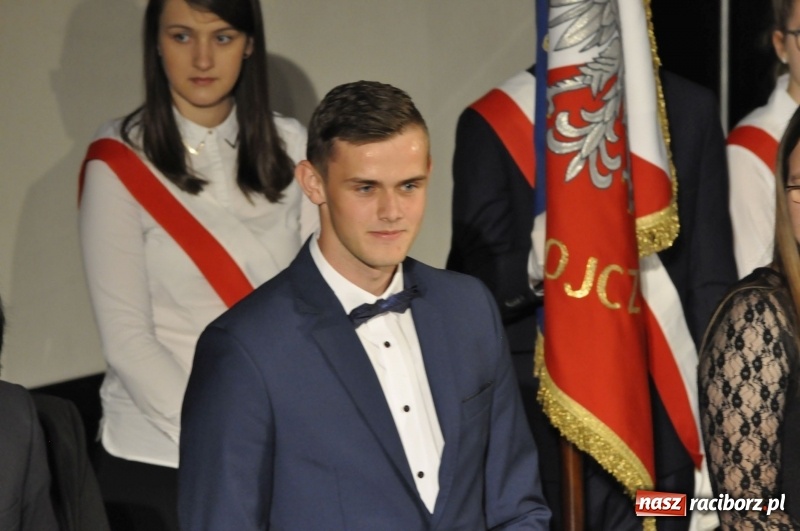 Zdjęcie w galerii na portalu naszraciborz.pl: Wyjątkowa okazja, żeby przez chwilę pamiętać... - Notatka Szymborskiej żegnała absolwentów CKZiU nr 1  wiadomości z regionu