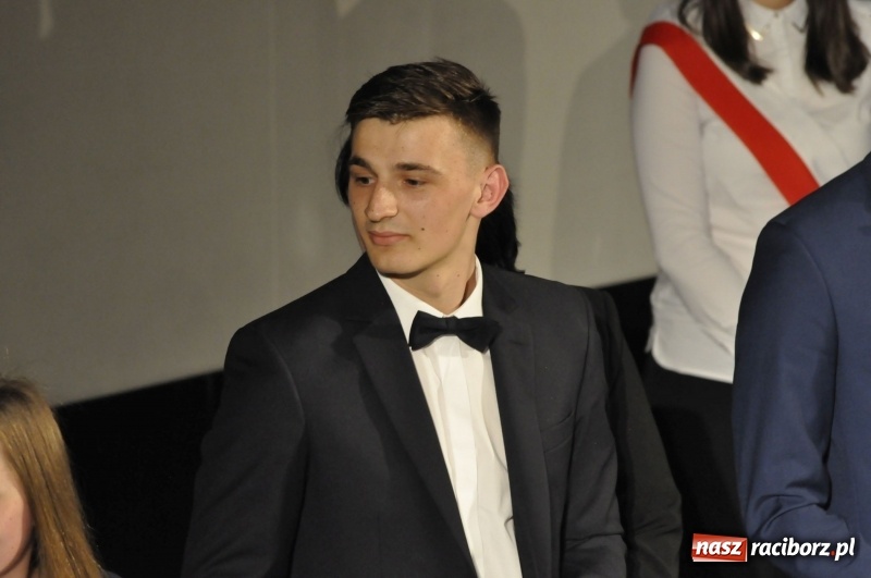 Zdjęcie w galerii na portalu naszraciborz.pl: Wyjątkowa okazja, żeby przez chwilę pamiętać... - Notatka Szymborskiej żegnała absolwentów CKZiU nr 1  wiadomości z regionu