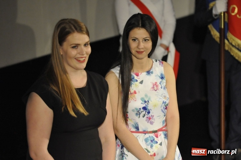 Zdjęcie w galerii na portalu naszraciborz.pl: Wyjątkowa okazja, żeby przez chwilę pamiętać... - Notatka Szymborskiej żegnała absolwentów CKZiU nr 1  wiadomości z regionu