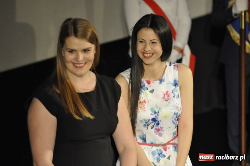 Zdjęcie w galerii na portalu naszraciborz.pl: Wyjątkowa okazja, żeby przez chwilę pamiętać... - Notatka Szymborskiej żegnała absolwentów CKZiU nr 1  wiadomości z regionu