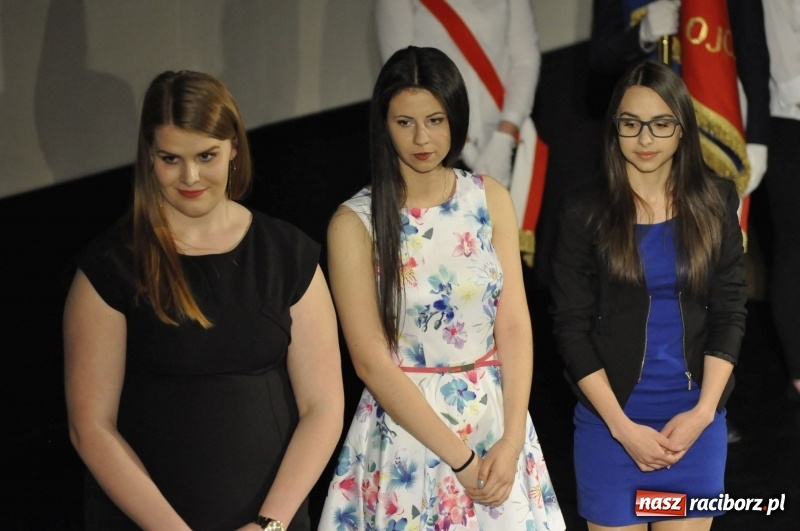 Zdjęcie w galerii na portalu naszraciborz.pl: Wyjątkowa okazja, żeby przez chwilę pamiętać... - Notatka Szymborskiej żegnała absolwentów CKZiU nr 1  wiadomości z regionu