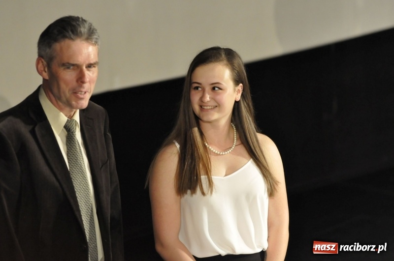 Zdjęcie w galerii na portalu naszraciborz.pl: Wyjątkowa okazja, żeby przez chwilę pamiętać... - Notatka Szymborskiej żegnała absolwentów CKZiU nr 1  wiadomości z regionu