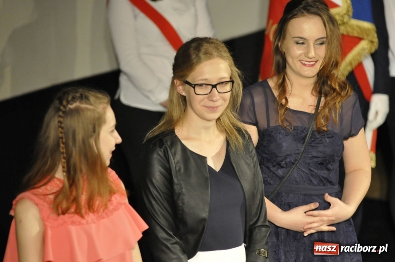 Zdjęcie w galerii na portalu naszraciborz.pl: Wyjątkowa okazja, żeby przez chwilę pamiętać... - Notatka Szymborskiej żegnała absolwentów CKZiU nr 1  wiadomości z regionu