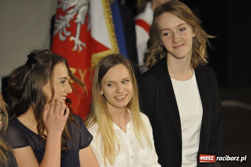 Zdjęcie w galerii na portalu naszraciborz.pl: Wyjątkowa okazja, żeby przez chwilę pamiętać... - Notatka Szymborskiej żegnała absolwentów CKZiU nr 1  wiadomości z regionu