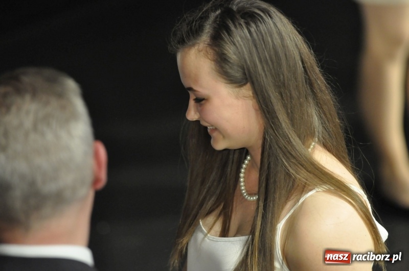 Zdjęcie w galerii na portalu naszraciborz.pl: Wyjątkowa okazja, żeby przez chwilę pamiętać... - Notatka Szymborskiej żegnała absolwentów CKZiU nr 1  wiadomości z regionu