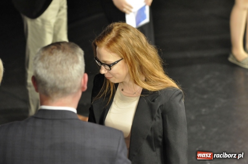 Zdjęcie w galerii na portalu naszraciborz.pl: Wyjątkowa okazja, żeby przez chwilę pamiętać... - Notatka Szymborskiej żegnała absolwentów CKZiU nr 1  wiadomości z regionu