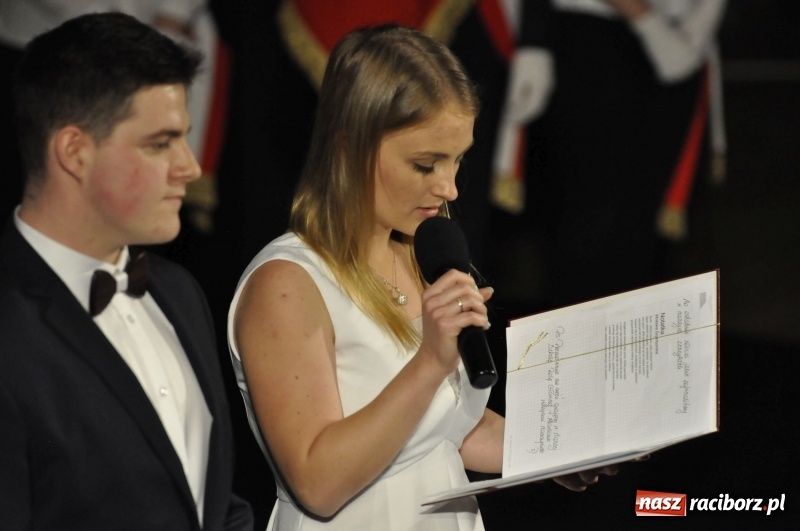 Zdjęcie w galerii na portalu naszraciborz.pl: Wyjątkowa okazja, żeby przez chwilę pamiętać... - Notatka Szymborskiej żegnała absolwentów CKZiU nr 1  wiadomości z regionu