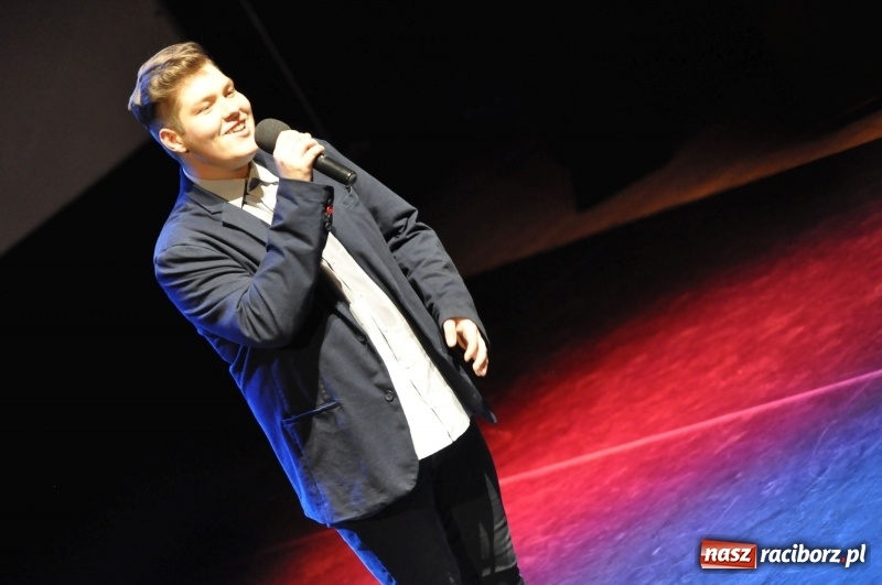 Zdjęcie w galerii na portalu naszraciborz.pl: Wyjątkowa okazja, żeby przez chwilę pamiętać... - Notatka Szymborskiej żegnała absolwentów CKZiU nr 1  wiadomości z regionu