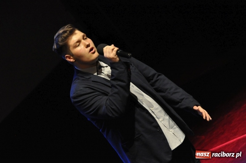 Zdjęcie w galerii na portalu naszraciborz.pl: Wyjątkowa okazja, żeby przez chwilę pamiętać... - Notatka Szymborskiej żegnała absolwentów CKZiU nr 1  wiadomości z regionu