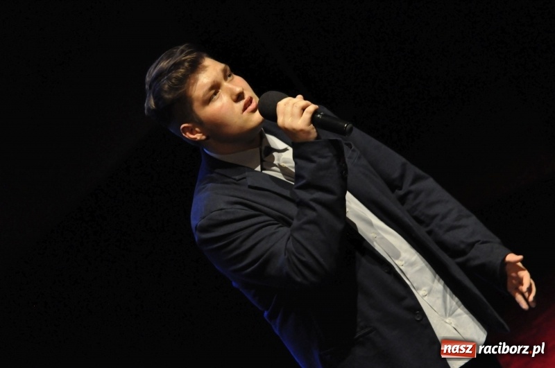 Zdjęcie w galerii na portalu naszraciborz.pl: Wyjątkowa okazja, żeby przez chwilę pamiętać... - Notatka Szymborskiej żegnała absolwentów CKZiU nr 1  wiadomości z regionu