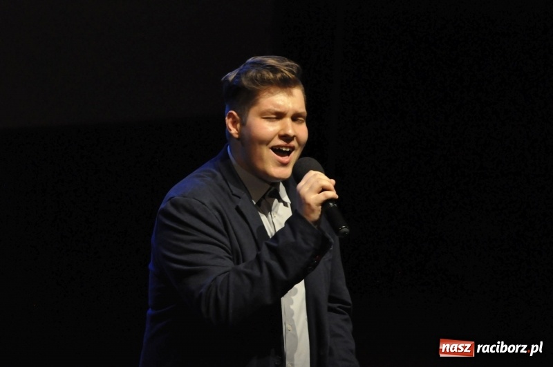 Zdjęcie w galerii na portalu naszraciborz.pl: Wyjątkowa okazja, żeby przez chwilę pamiętać... - Notatka Szymborskiej żegnała absolwentów CKZiU nr 1  wiadomości z regionu