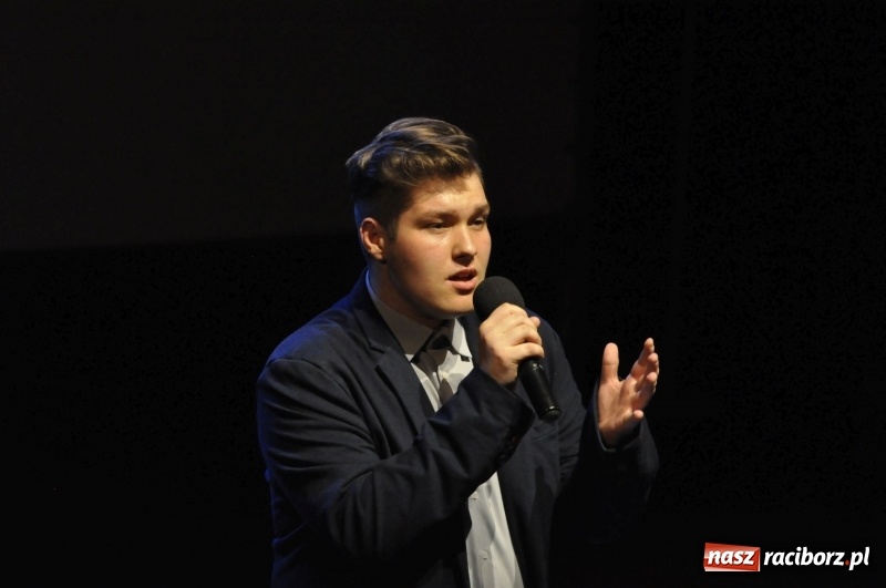 Zdjęcie w galerii na portalu naszraciborz.pl: Wyjątkowa okazja, żeby przez chwilę pamiętać... - Notatka Szymborskiej żegnała absolwentów CKZiU nr 1  wiadomości z regionu