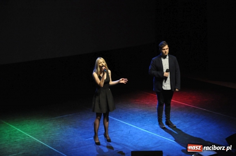 Zdjęcie w galerii na portalu naszraciborz.pl: Wyjątkowa okazja, żeby przez chwilę pamiętać... - Notatka Szymborskiej żegnała absolwentów CKZiU nr 1  wiadomości z regionu