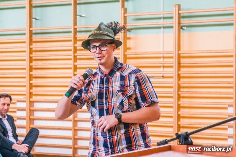 Zdjęcie w galerii na portalu naszraciborz.pl: Pożegnania nadszedł czas. Absolwenci Mechanika odebrali swoje świadectwa wiadomości z regionu