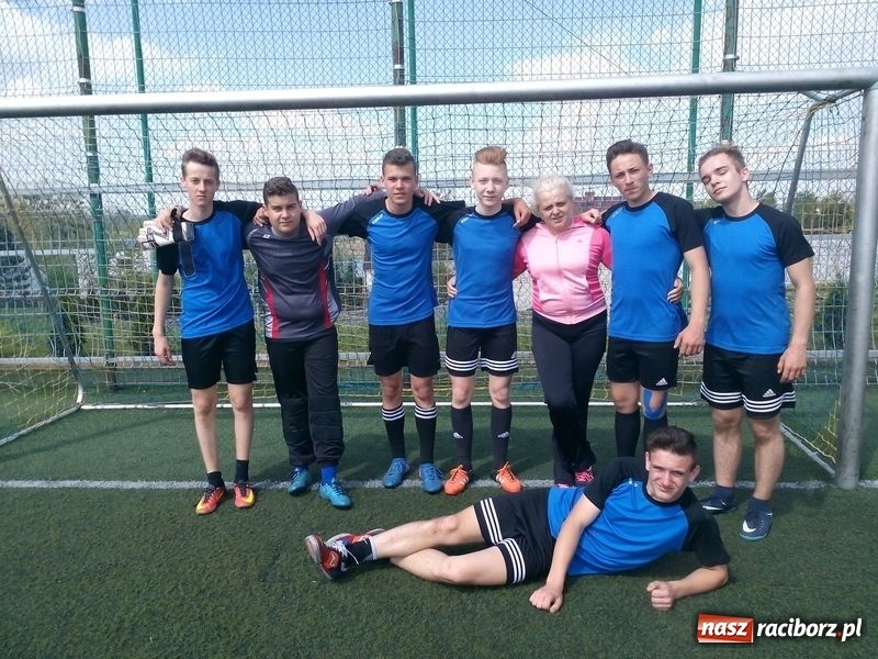 Zdjęcie w galerii na portalu naszraciborz.pl: Jedenastka z Grzegorzowic najlepsza w powiecie wiadomości z regionu