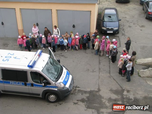 Zdjęcie w galerii na portalu naszraciborz.pl: Przedszkolaki na policji wiadomości z regionu