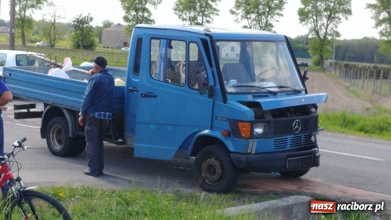 Zdjęcie w galerii na portalu naszraciborz.pl: Zderzenie astry i mercedesa w Markowicach FOTO wiadomości z regionu