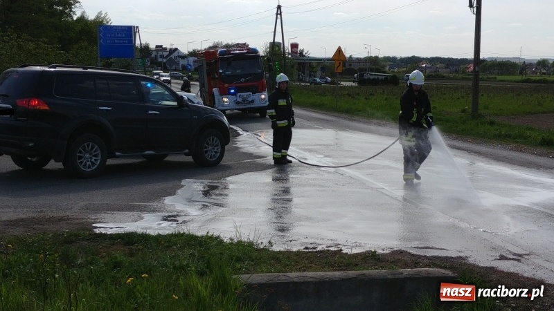 Zdjęcie w galerii na portalu naszraciborz.pl: Zderzenie astry i mercedesa w Markowicach FOTO wiadomości z regionu