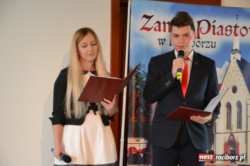 Zdjęcie w galerii na portalu naszraciborz.pl: Kasprowicz żegnał maturzystów na zamku wiadomości z regionu