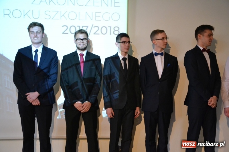 Zdjęcie w galerii na portalu naszraciborz.pl: Kasprowicz żegnał maturzystów na zamku wiadomości z regionu