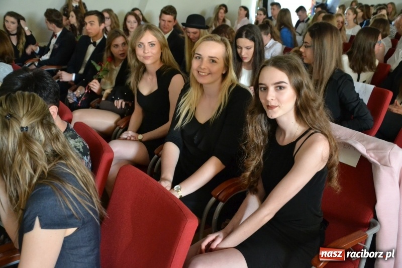 Zdjęcie w galerii na portalu naszraciborz.pl: Kasprowicz żegnał maturzystów na zamku wiadomości z regionu