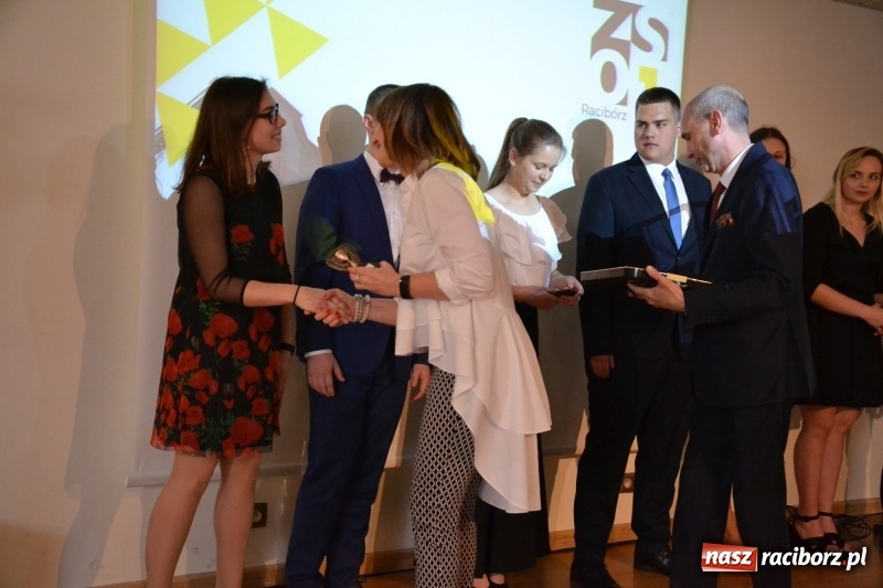 Zdjęcie w galerii na portalu naszraciborz.pl: Kasprowicz żegnał maturzystów na zamku wiadomości z regionu