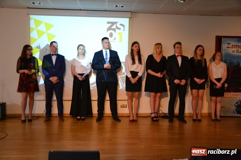 Zdjęcie w galerii na portalu naszraciborz.pl: Kasprowicz żegnał maturzystów na zamku wiadomości z regionu