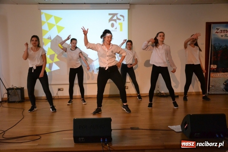 Zdjęcie w galerii na portalu naszraciborz.pl: Kasprowicz żegnał maturzystów na zamku wiadomości z regionu