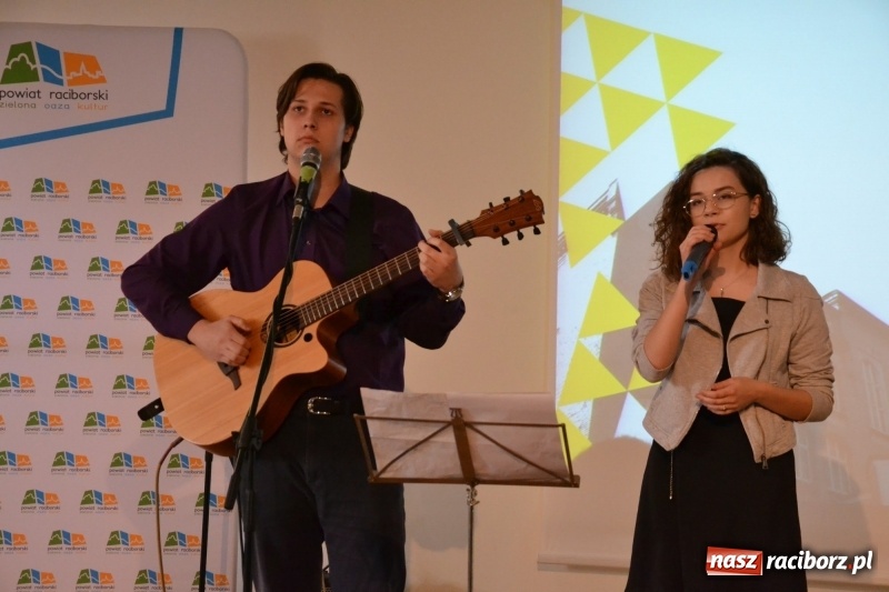 Zdjęcie w galerii na portalu naszraciborz.pl: Kasprowicz żegnał maturzystów na zamku wiadomości z regionu