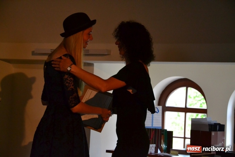 Zdjęcie w galerii na portalu naszraciborz.pl: Kasprowicz żegnał maturzystów na zamku wiadomości z regionu