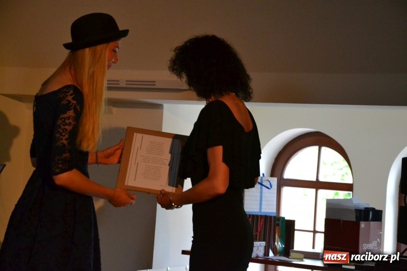 Zdjęcie w galerii na portalu naszraciborz.pl: Kasprowicz żegnał maturzystów na zamku wiadomości z regionu