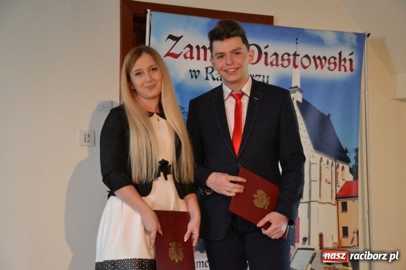 Zdjęcie w galerii na portalu naszraciborz.pl: Kasprowicz żegnał maturzystów na zamku wiadomości z regionu