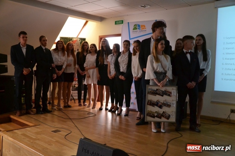 Zdjęcie w galerii na portalu naszraciborz.pl: Kasprowicz żegnał maturzystów na zamku wiadomości z regionu