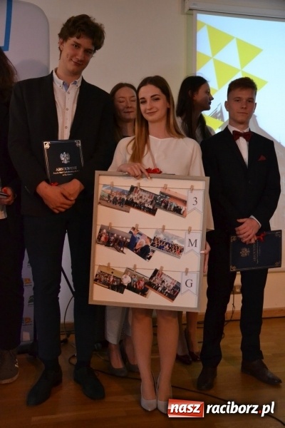 Zdjęcie w galerii na portalu naszraciborz.pl: Kasprowicz żegnał maturzystów na zamku wiadomości z regionu