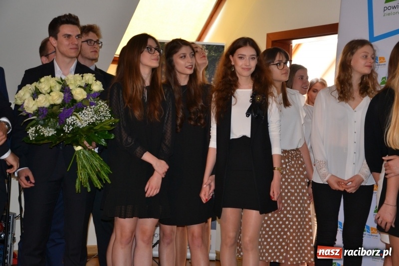 Zdjęcie w galerii na portalu naszraciborz.pl: Kasprowicz żegnał maturzystów na zamku wiadomości z regionu