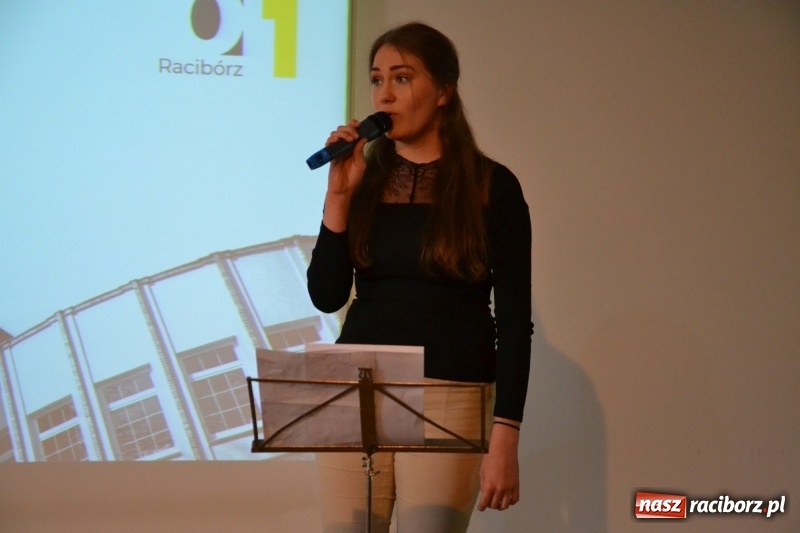 Zdjęcie w galerii na portalu naszraciborz.pl: Kasprowicz żegnał maturzystów na zamku wiadomości z regionu