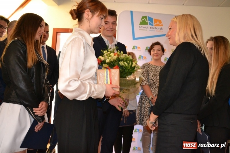 Zdjęcie w galerii na portalu naszraciborz.pl: Kasprowicz żegnał maturzystów na zamku wiadomości z regionu