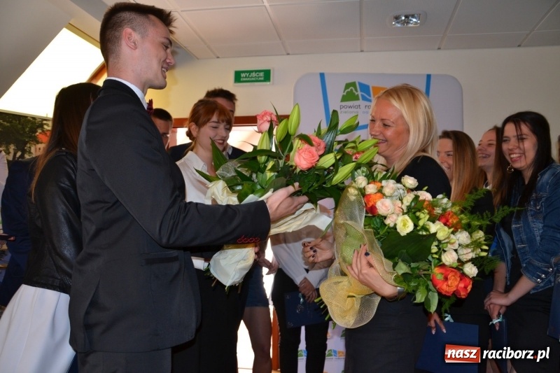 Zdjęcie w galerii na portalu naszraciborz.pl: Kasprowicz żegnał maturzystów na zamku wiadomości z regionu