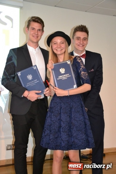 Zdjęcie w galerii na portalu naszraciborz.pl: Kasprowicz żegnał maturzystów na zamku wiadomości z regionu