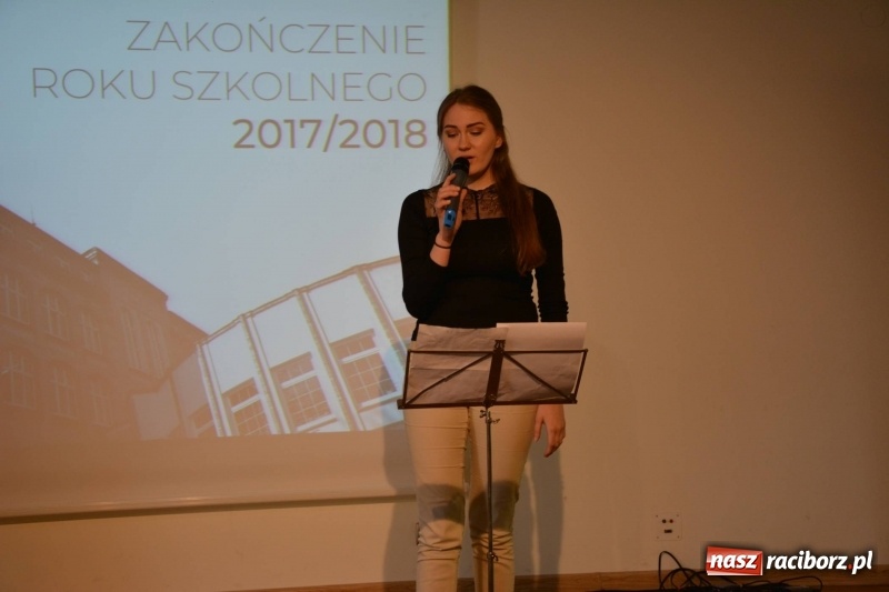 Zdjęcie w galerii na portalu naszraciborz.pl: Kasprowicz żegnał maturzystów na zamku wiadomości z regionu