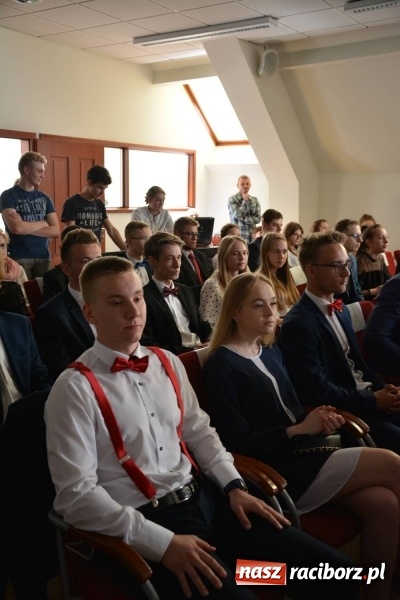 Zdjęcie w galerii na portalu naszraciborz.pl: Kasprowicz żegnał maturzystów na zamku wiadomości z regionu