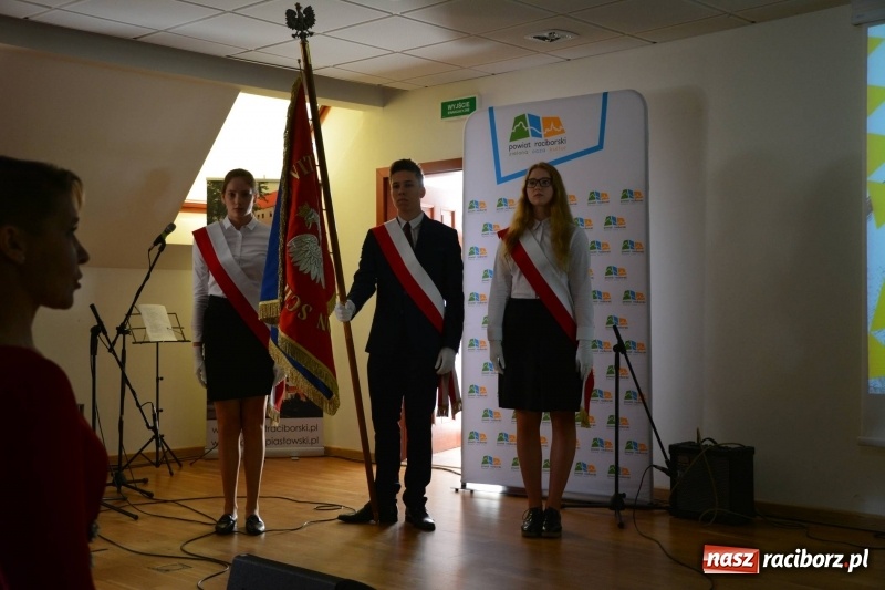 Zdjęcie w galerii na portalu naszraciborz.pl: Kasprowicz żegnał maturzystów na zamku wiadomości z regionu