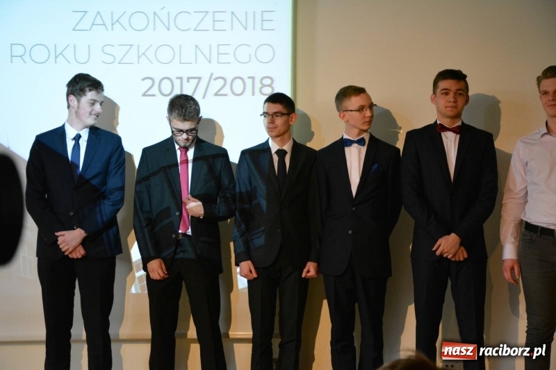 Zdjęcie w galerii na portalu naszraciborz.pl: Kasprowicz żegnał maturzystów na zamku wiadomości z regionu