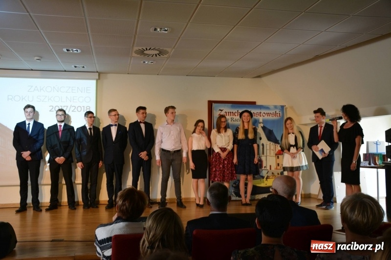 Zdjęcie w galerii na portalu naszraciborz.pl: Kasprowicz żegnał maturzystów na zamku wiadomości z regionu