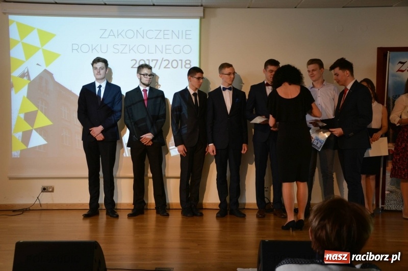 Zdjęcie w galerii na portalu naszraciborz.pl: Kasprowicz żegnał maturzystów na zamku wiadomości z regionu